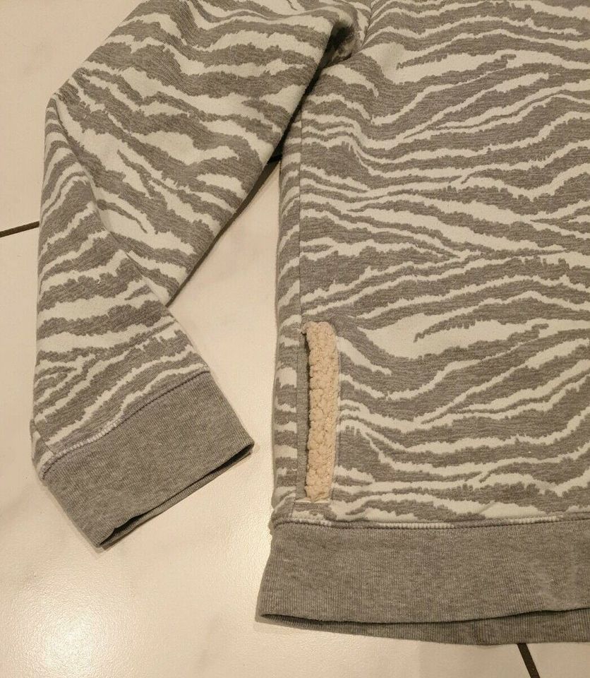 Kuscheljacke, Sweatjacke von Lands End 152/158 Zebraoptik in Asperg