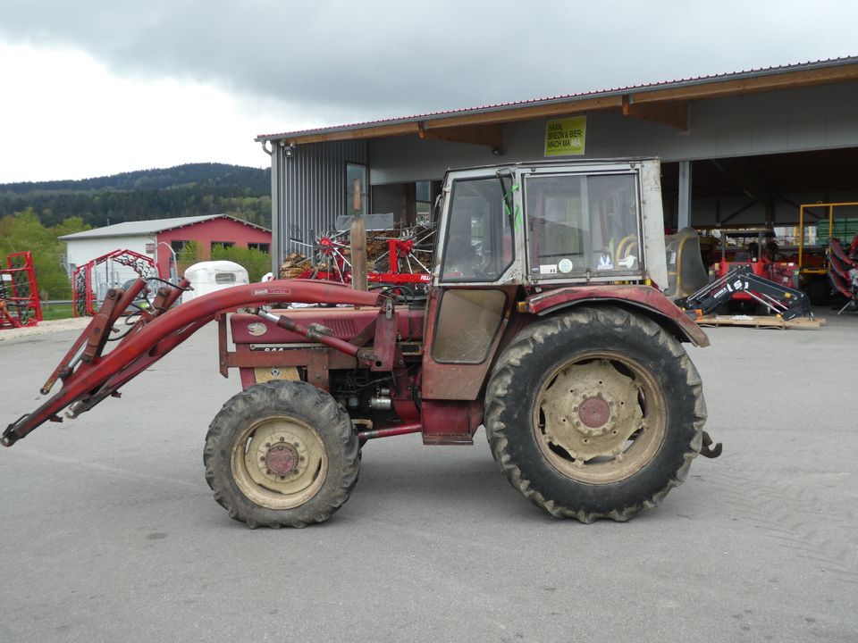 IHC Schlepper 644 Allrad mit Industriefrontlader in Geiersthal