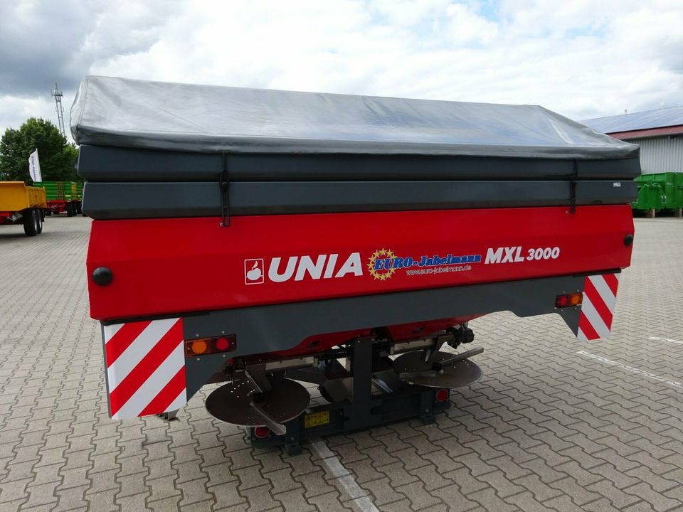 UNIA Düngerstreuer Modell MXL 2100-3000 in Itterbeck