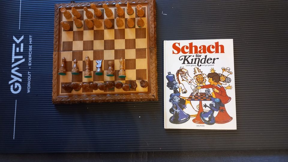 Schach mit Lernbuch für Kinder und Anfänger in Garmisch-Partenkirchen