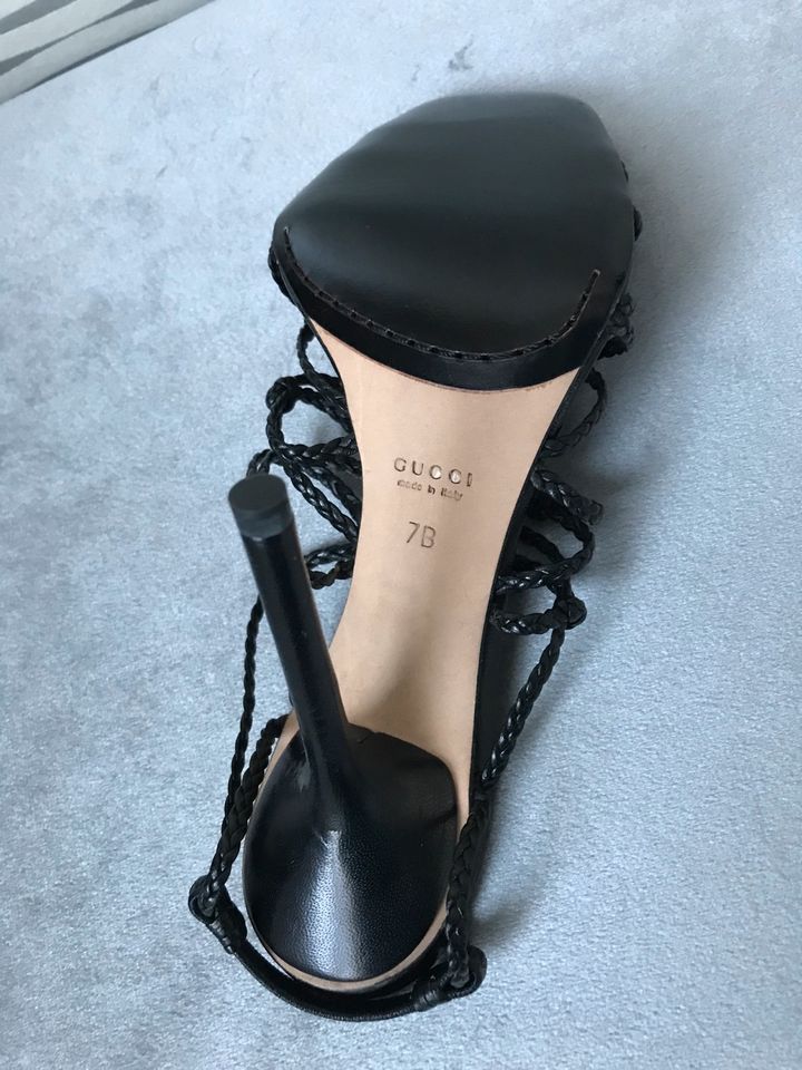 Wunderschöne verspielte Gucci Sandaletten Gr. 37, schwarz, NEU in München