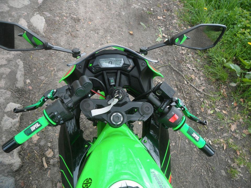 KAWASAKI 125 NINJA 1800KM TÜV 07.2025 VIELE EXTRAS 1 VORBESITZER in Buchholz in der Nordheide