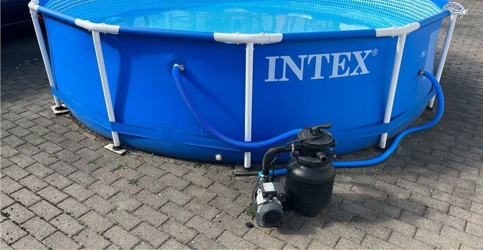 INTEX Pool 366 x 84 inkl. viel Zubehör Sandfilterpumpe in Reichelsheim (Wetterau)