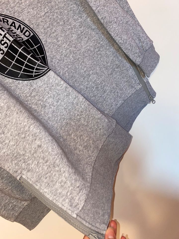 Adidas pulli, sweatshirt in Holzminden