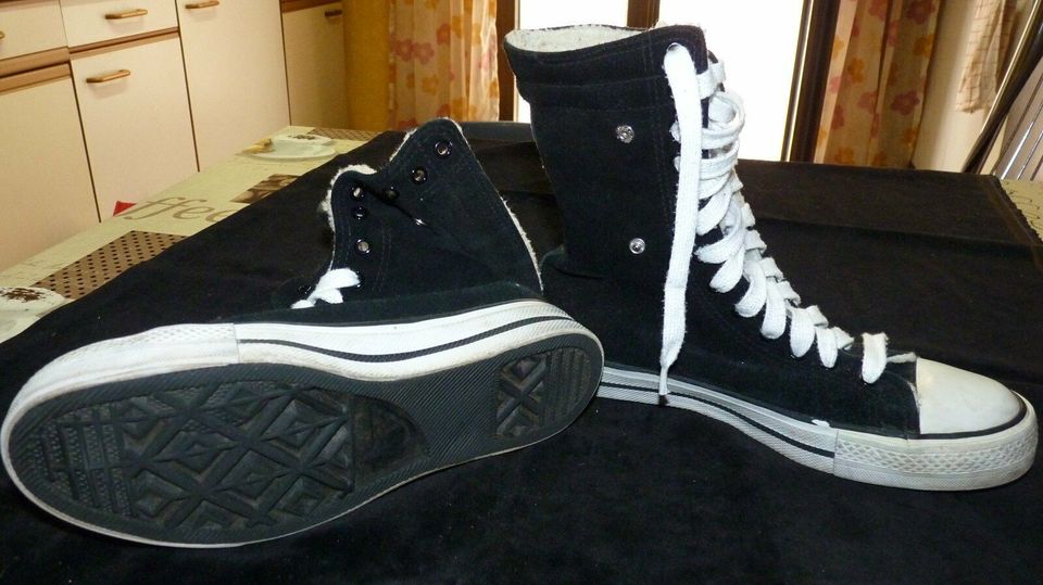 Chucks von XVII , mit Teddy-Futter , Größe 39 in Gemünden