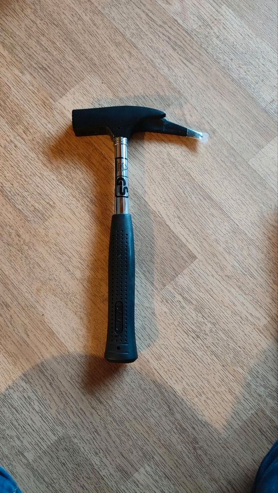 Latthammer mit Nagelhalter Hammer Werkzeug neu schwarz Dachdecker in Bad Kissingen