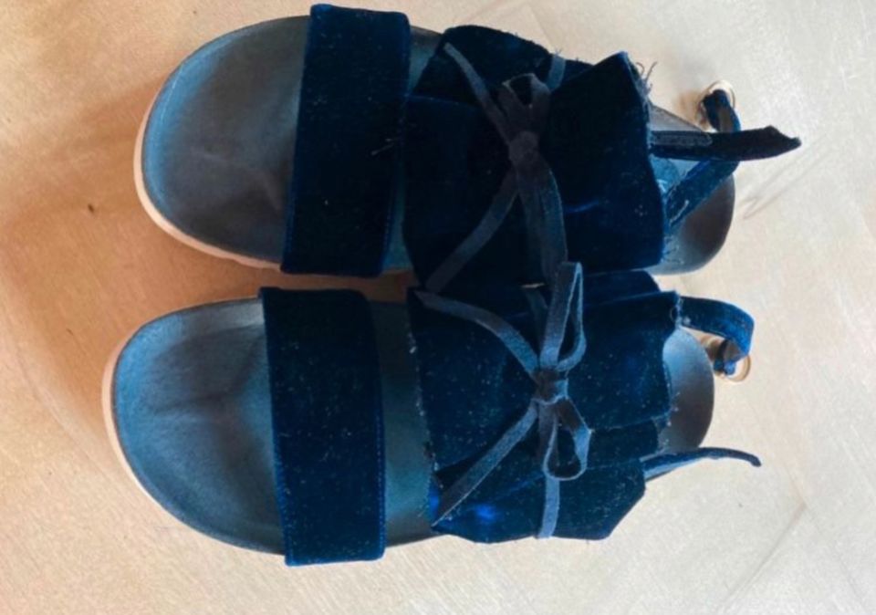 KMB Sandale Samt 39 NEU Rüschen blau Spanien Schuhe Sommer NEU in Oberstdorf