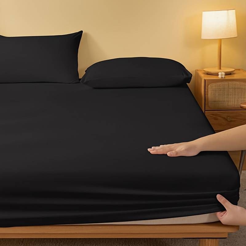 1pc Solid Color Black Brushed Fitted Sheet (Without Pillowcase), in Leinfelden-Echterdingen