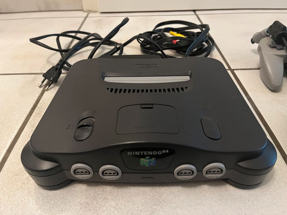 Nintendo 64 Konsole inkl. Controller, Spiele wie Mario Party etc. in Kirchhundem