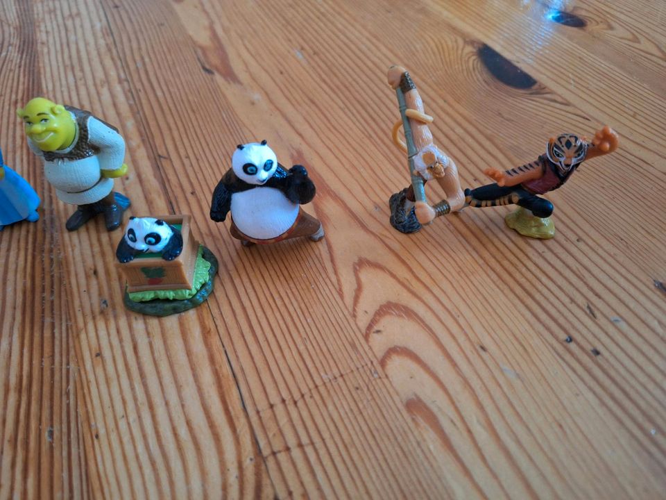 Ü eier Figuren Kung fu Panda und Sherk in Berlin