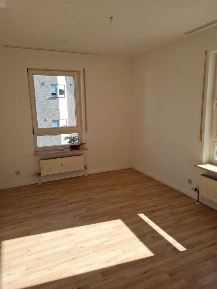 3 Zimmerwohnung mit Balkon, EBK, Keller und Doppelparker in Weinsberg