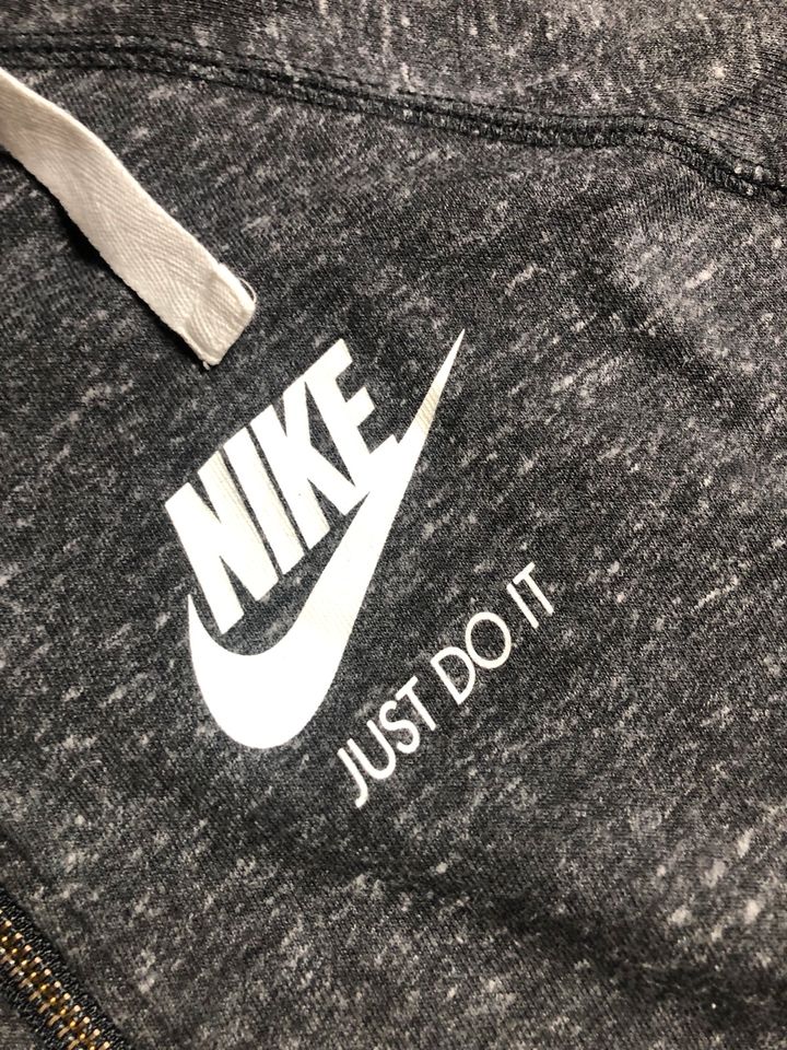 Nike Jacke in Stephanskirchen