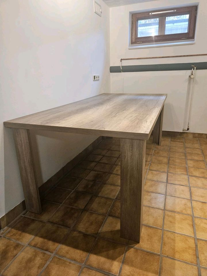 Tisch, Esstisch in Alveslohe