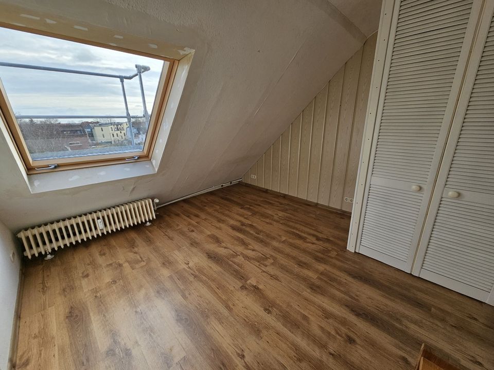 helle 2,5-Zimmer Dachwohnung in Bremerhaven