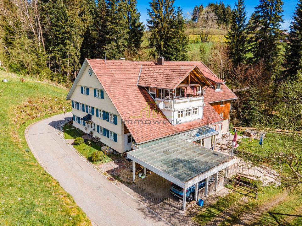 Kernsaniertes Anwesen mit Möglichkeiten zum Wohnen und für Gewerbe - 6,2 ha Land - Stall möglich in Scheidegg