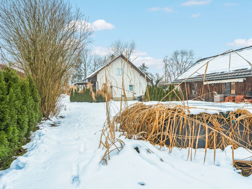 ALLGÄU: Einfamilienhaus mit Fernwärme und zusätzlichem Baugrund in Pleß