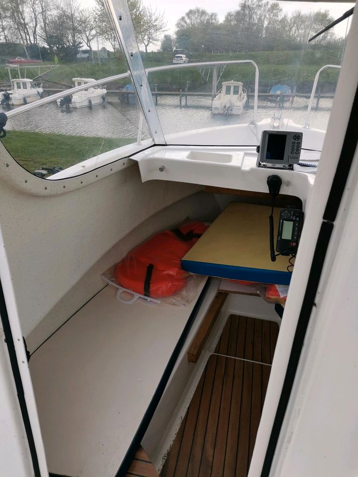 Verkaufe Angelboot, Motorboot, Pilothouse Quicksilver 560 in Prohn