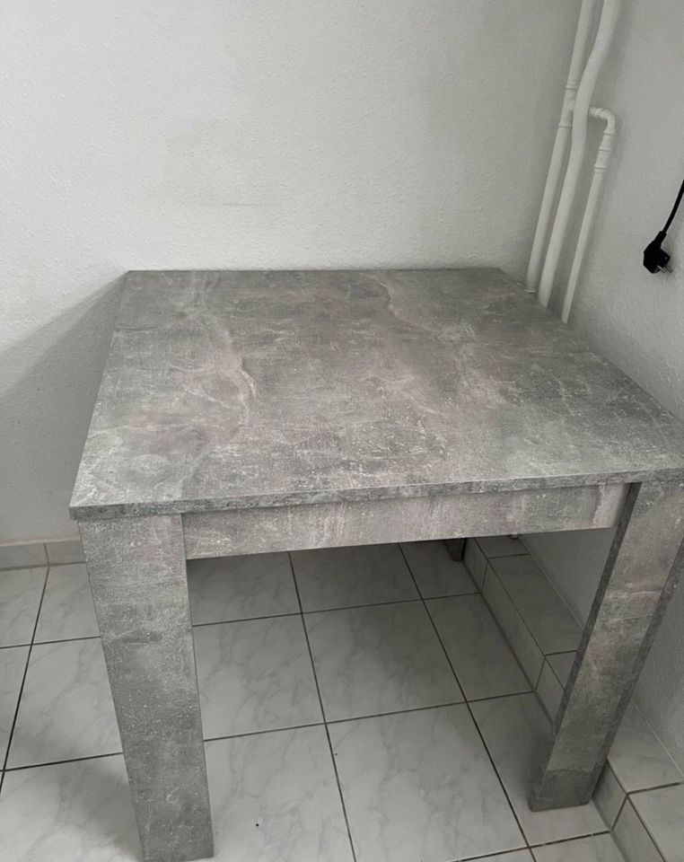 tisch mit stühle in Hagen