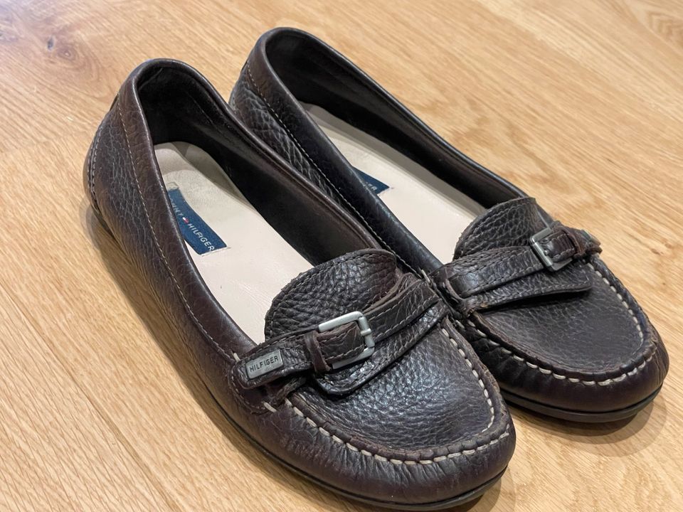 Tommy Hilfiger Damen Slipper Schuhe, Gr.36, Farbe Braun in Stuttgart -  Zuffenhausen | eBay Kleinanzeigen ist jetzt Kleinanzeigen