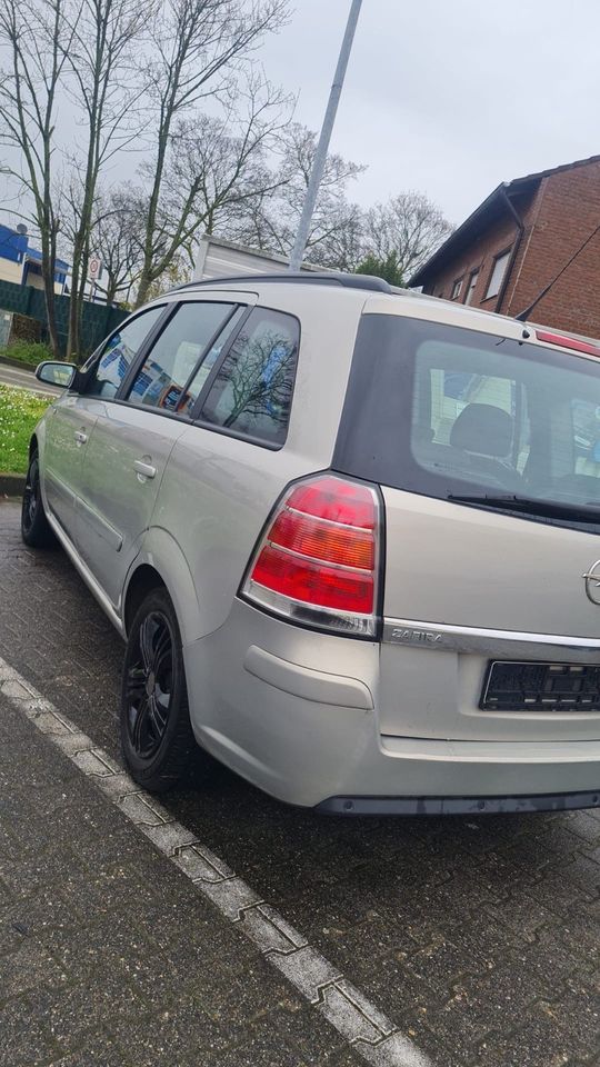 Opel Zafira 2.2 automatik in Duisburg