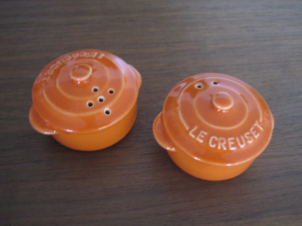 Seltenes Salz - Pfefferstreuer Set von LE CREUSET Töpfe orange in Karlsruhe