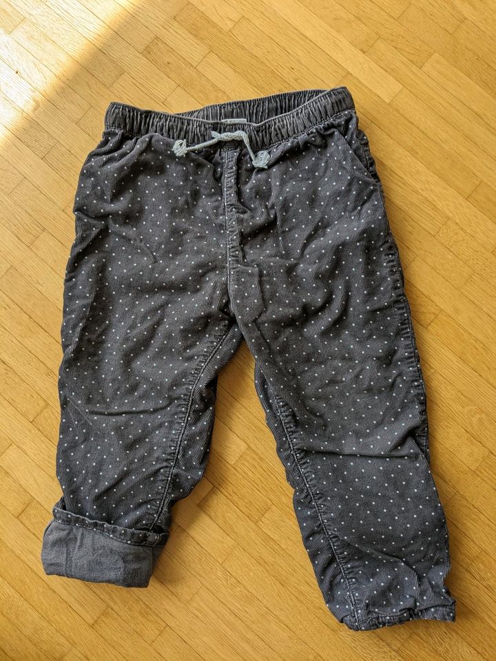 H&M gepunktete Baumwolle Cordhose,Baumwollcord, Gr. 86, neuwertig in Ditzingen