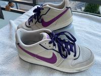 Nike Größe 40.5 beige lila Frankfurt am Main - Preungesheim Vorschau