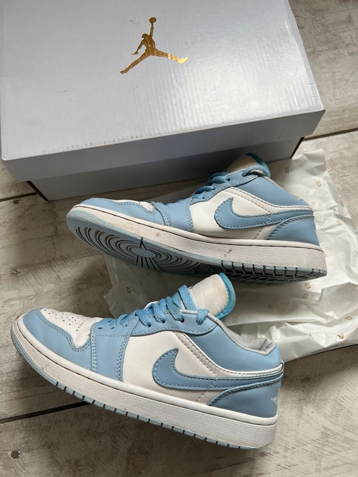 Wmns AIR NIKE JORDAN 1 Low weiß hellblau Gr 8 EUR 39 in Wehretal