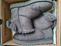 Original UGGS  Damen Mini Bailey Bow II Boot Hamburg-Mitte - Hamburg Borgfelde Vorschau