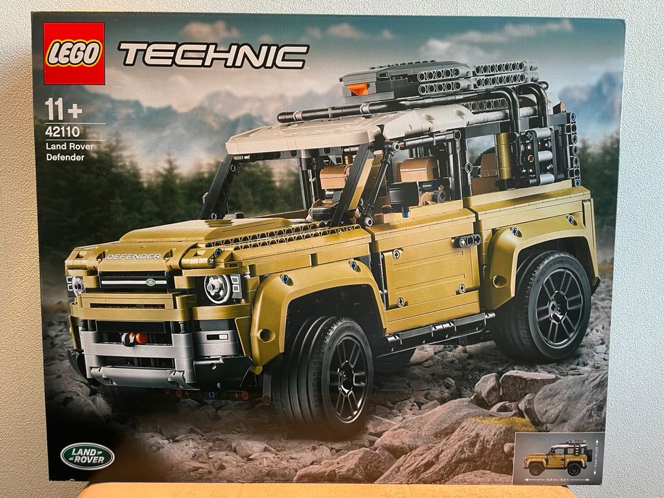 LEGO 42110 Technic Land Rover Defender NEU & OVP in Marburg