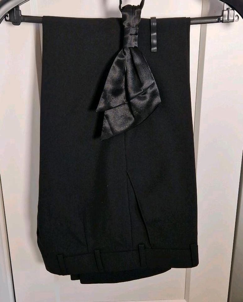 5 teiliger Anzug Blazer Hose Weste schwarz 164 in Lübeck