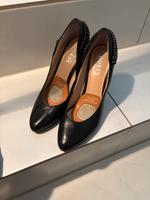 Schuhe mit Absatz high heels Pumps gr 38 guess schwarz Nordrhein-Westfalen - Neuss Vorschau