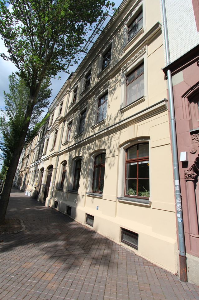 Große Wohnung mit Einbauküche und Loggia in Zwickau