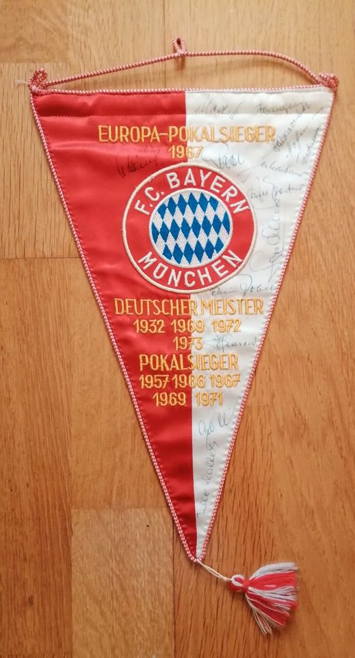 Wimpel FC Bayern 1973 1974 Unterschriften Autogramm Beckenbauer in Augsburg