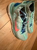 Süßer Nike in mint-türkis mit Punkten, 39 Rheinland-Pfalz - Kandel Vorschau