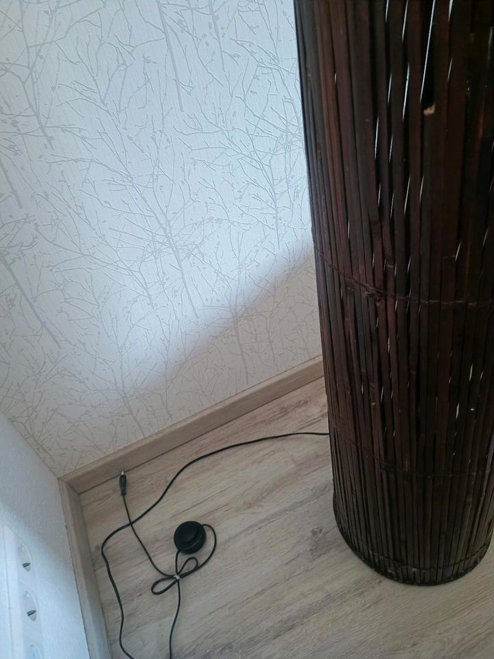 IKEA - Rotvik - Standleuchte - rotbraun Bambus in Eisenach