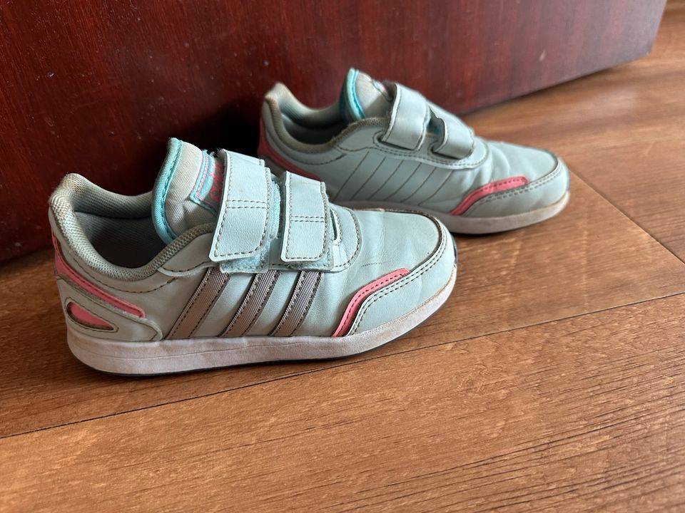 Adidas Schuhe in Lübeck