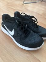 Nike Schuhe sneaker Turnschuhe  Gr.37-37.5 Niedersachsen - Geestland Vorschau