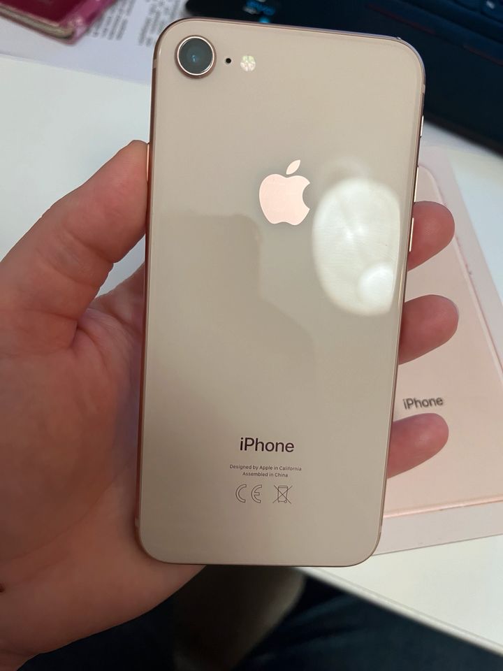 iphone 8 gold rosegold 64GB in OVP apple in Frankfurt am Main