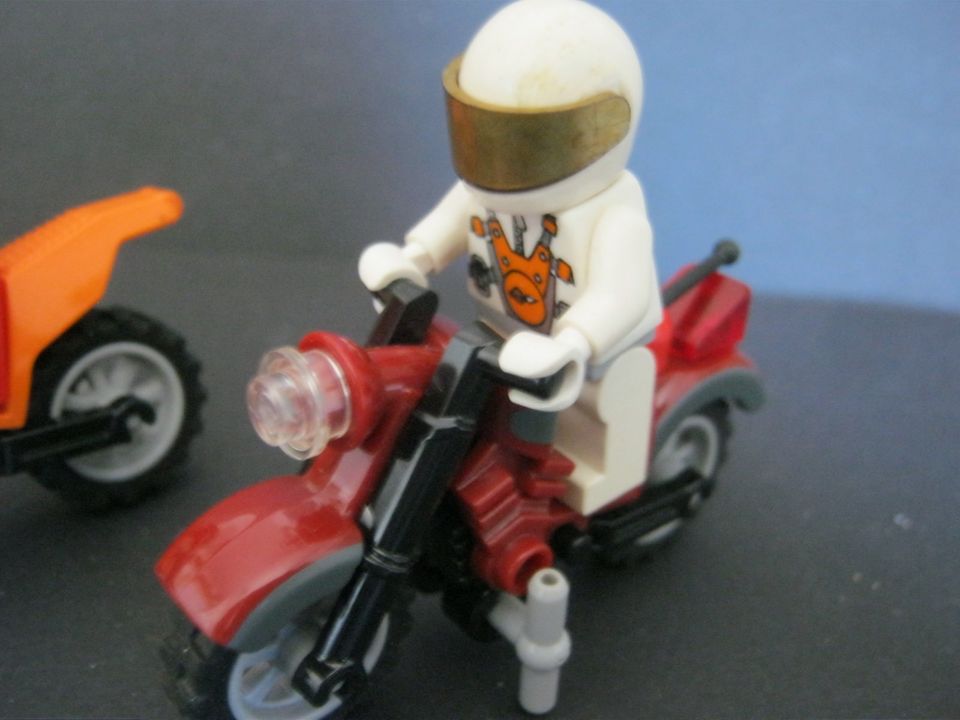 Lego - 2 Motorräder m. Fahrer (T179) in Herford
