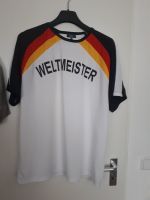 Weisses T-Shirt mit Schulterfarben der Nationalflagge, Polyester, Leipzig - Paunsdorf Vorschau