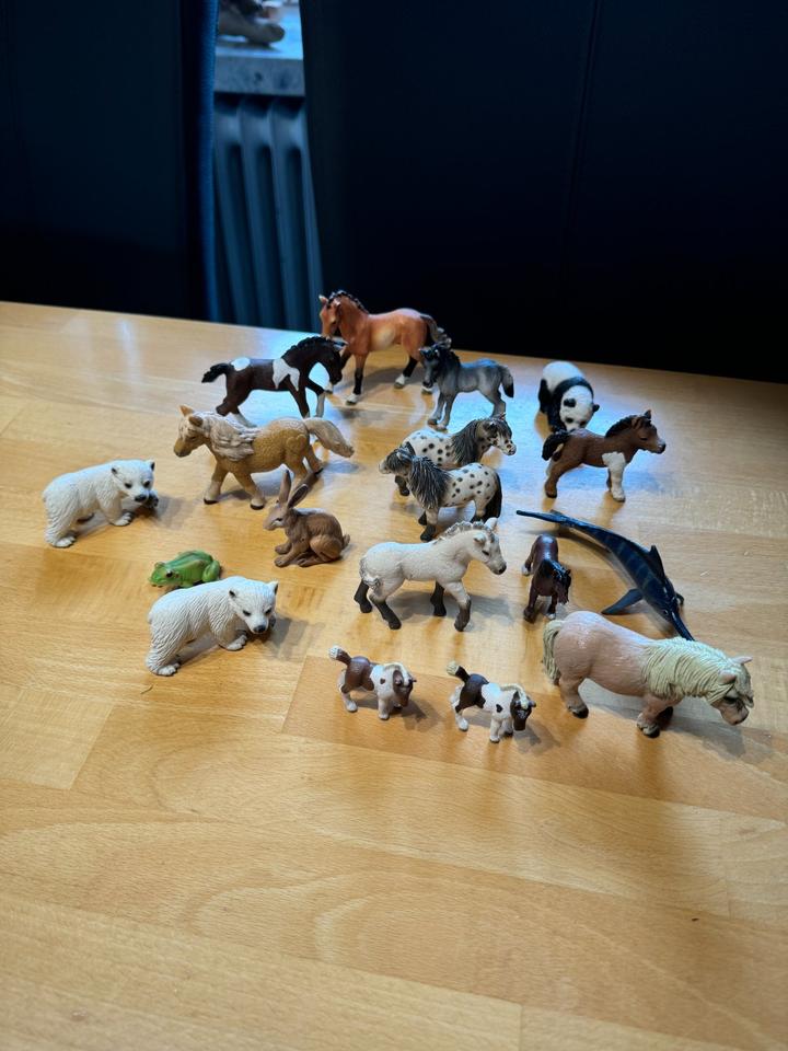 Schleich Pferde Katzen Eisbär Panda Hase Orca Urzeittier Ostern in Klein Offenseth-Sparrieshoop