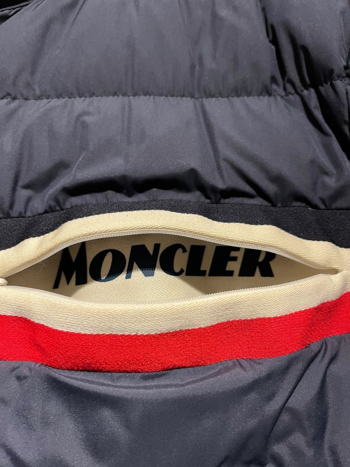 Original Moncler Herrenjacke Yeres Giubbotto in Neuwied