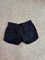 Adidas ID Mèlange Short für Damen Gr. 34-36 Hessen - Bad Vilbel Vorschau