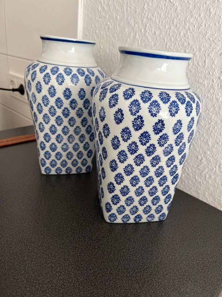 Vasen Vase weiß blau Westwing Ornament in Köln