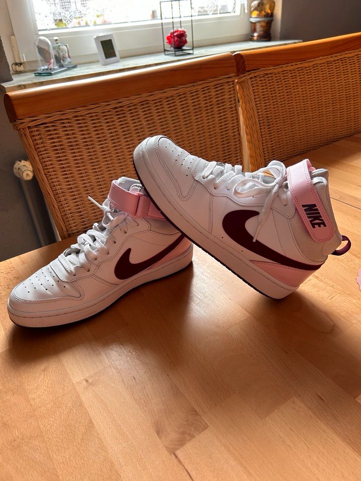 Nike Schuhe Gr 39 in Braunschweig