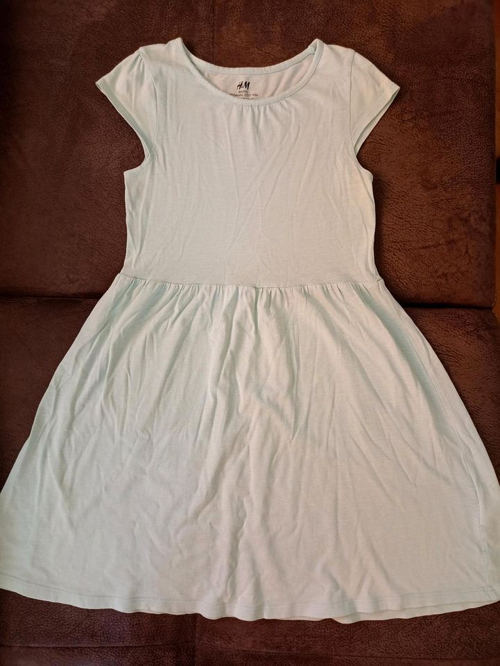 Kleid 122/128 von H&M in Rodgau