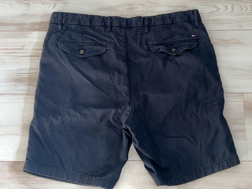 Tommy Hilfiger edle Chino-Shorts W34 Top Blau NP.:99,- in Berlin