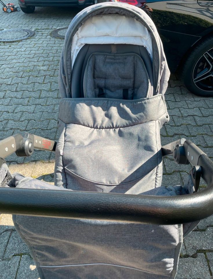 Nana Kinderwagen mit Babywanne und Buggyaufsatz in Wangen im Allgäu