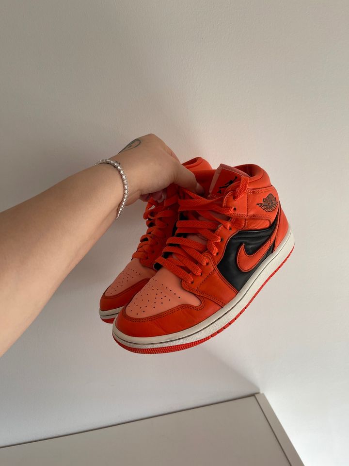Nike Jordan 1 Orange Black 38,5 in Nürnberg (Mittelfr)